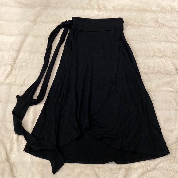 Gap | Black Softspun Knit Wrap Midi Skirt Black | Size XS - Picture 2 of 3
